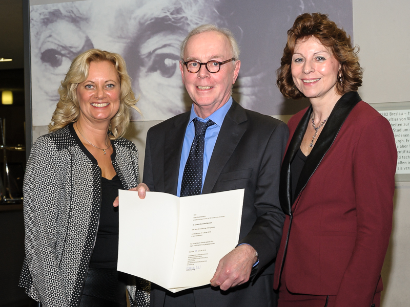 Von links: Simone Holl, Dr. Lorenz Schultes-Bannert, Barbara Herlinger