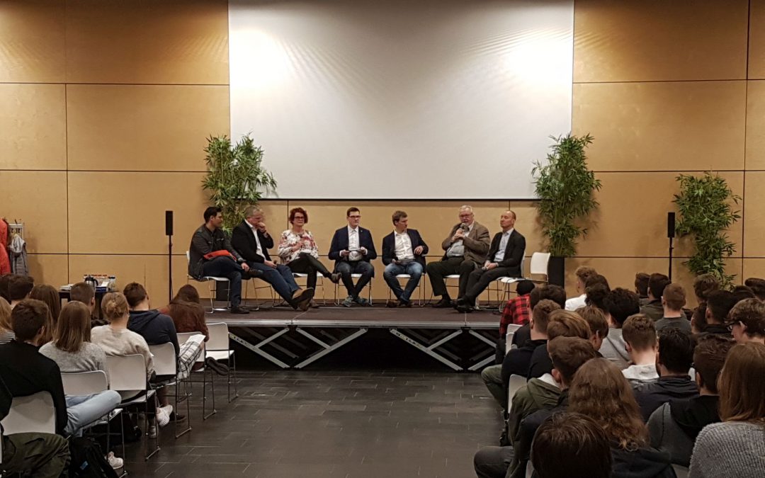 Europawahl Podiumsdiskussion (v.l. Fotis Matentzoglu, Jens Bennarend, Rita Nowak, Leon Werker, Alexander Batzke, Lothar Hegemann, Michael Kauch)