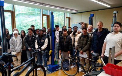 IFK Schüler des BK Kuniberg besuchen die Fahrradwerkstatt des MBBK