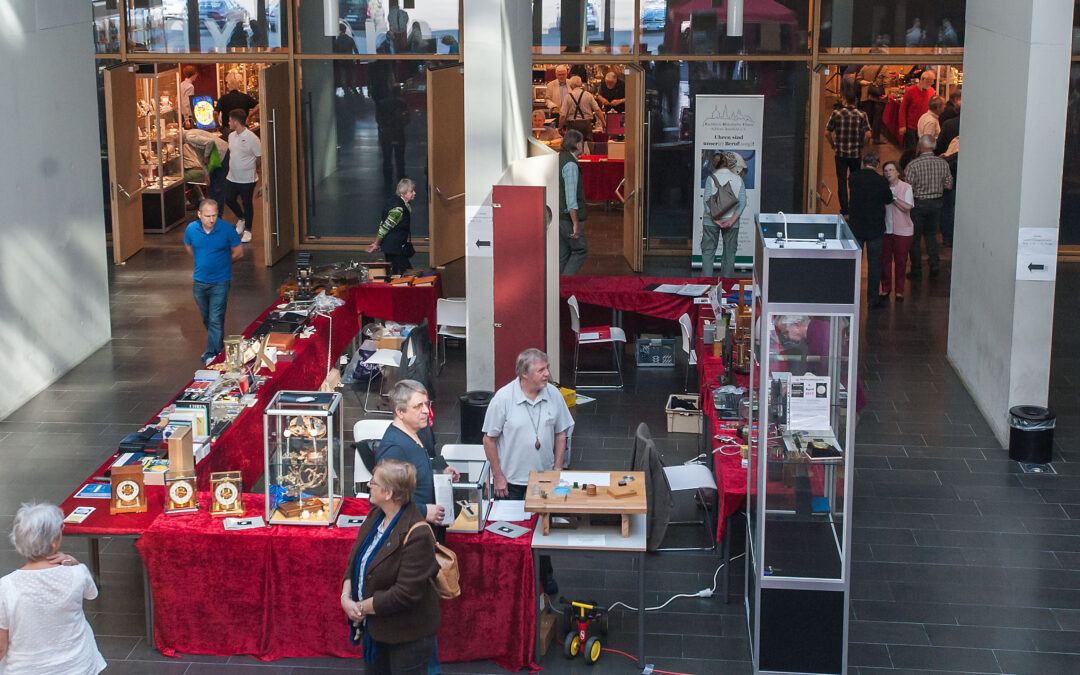 Messe für historische Uhren im Max-Born-Berufskolleg